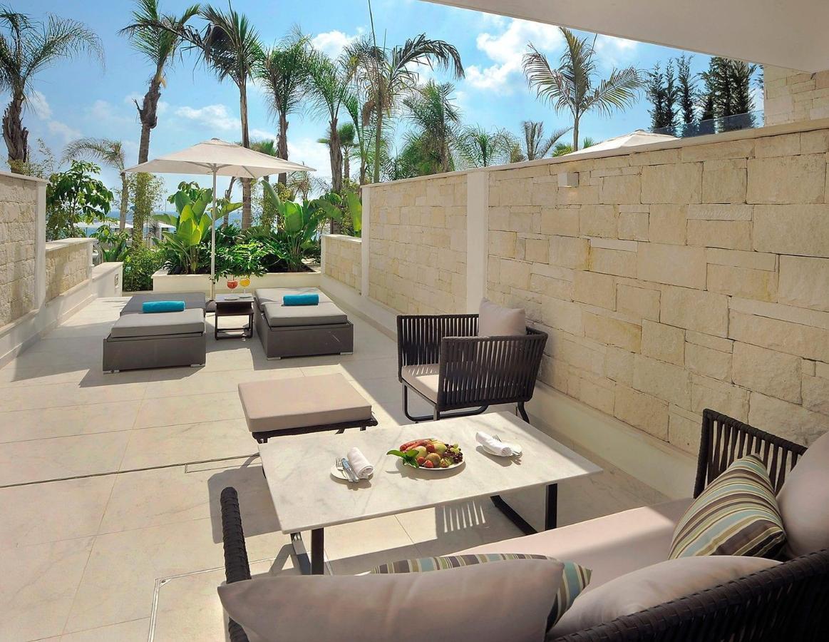 Amavi, Madefortwo Hotels - Paphos (Adults Only) Esterno foto The Beachfront Pool Villas
